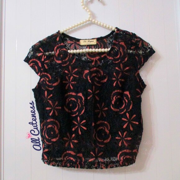 La Reyna Tops - (NWOT) Black Lace Crop Top Size S
